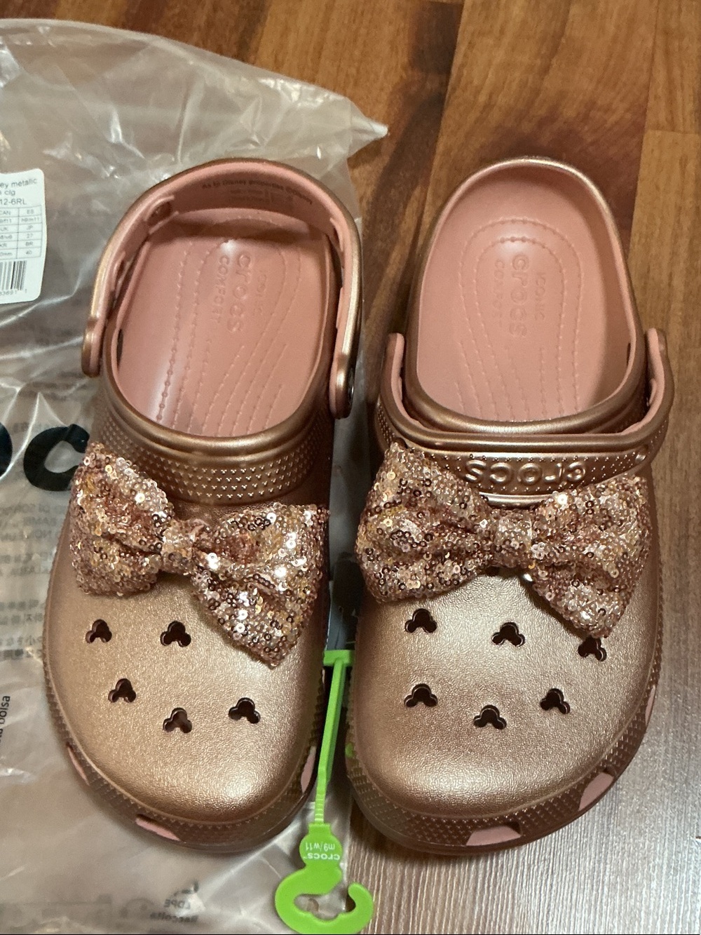 CROCS Disney women men’s 9/11 Metallic Rose Gold Bow Clogs nwt Mickey Mouse